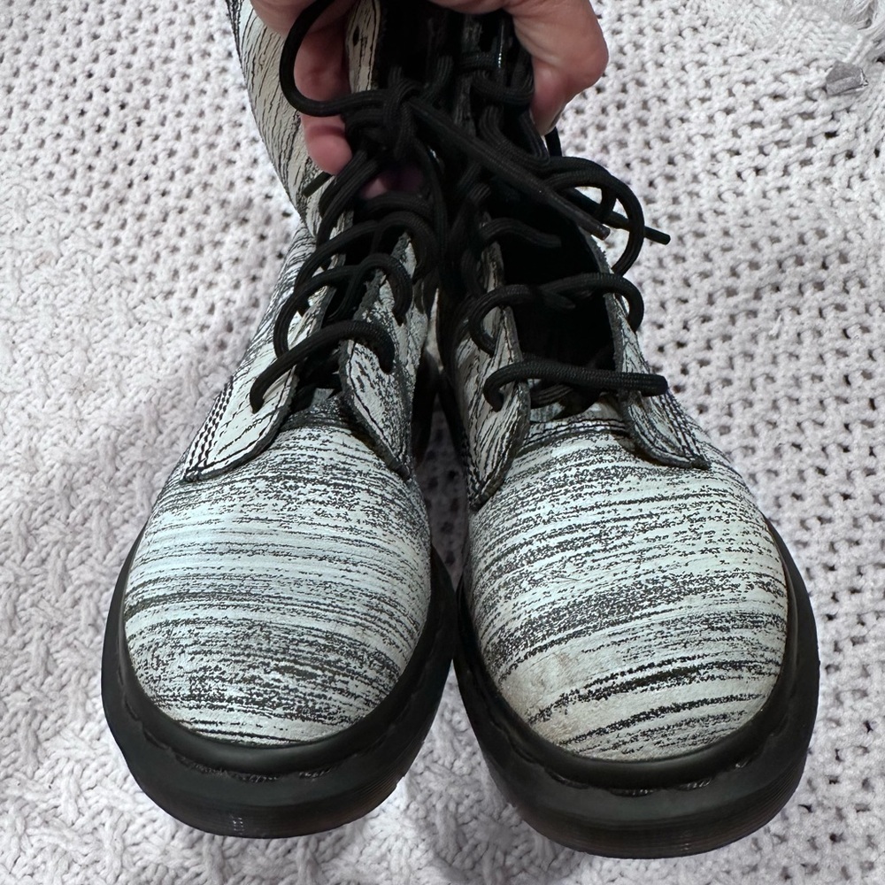 Dr Martens Pascal Women’s size 4 Stylish Black and Gray Boots - Picture 6 of 9